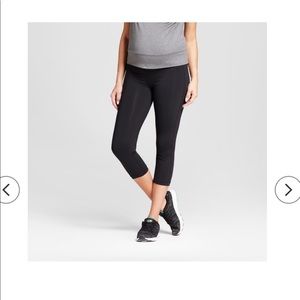 NWOT Ingrid & Isabel for Target Active Capris
